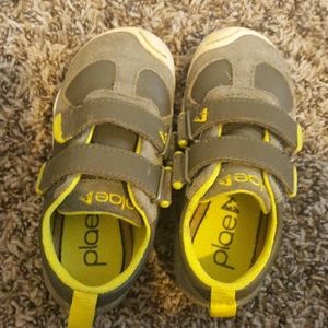 Size 9 toddler Plae shoes gently preowned
